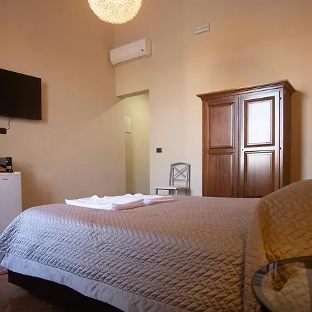 לינה וארוחת בוקר Regina Margherita 3*