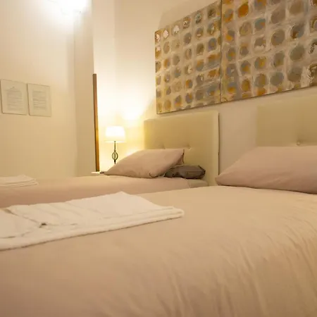 לינה וארוחת בוקר Regina Margherita 3*